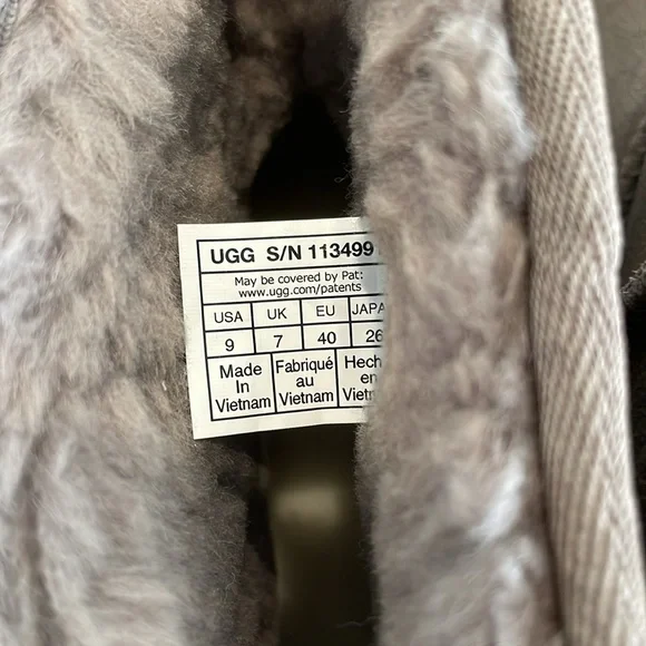 UGG WOMEN'S CLASSIC MINI PLATFORM BOOTS - Picture 15 of 16